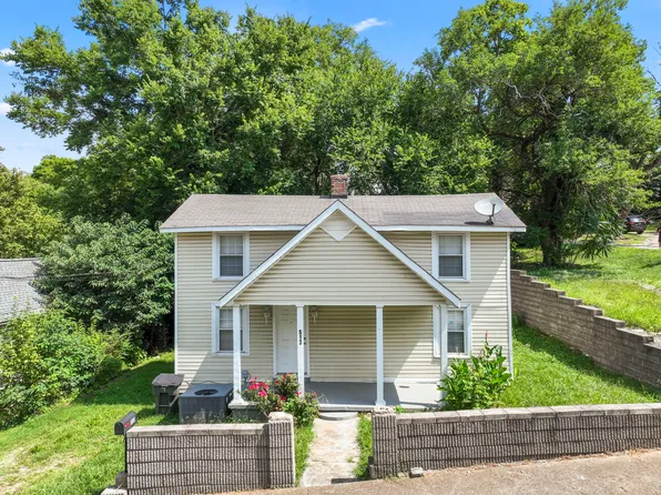 513 E 9th St, Columbia, TN 38401