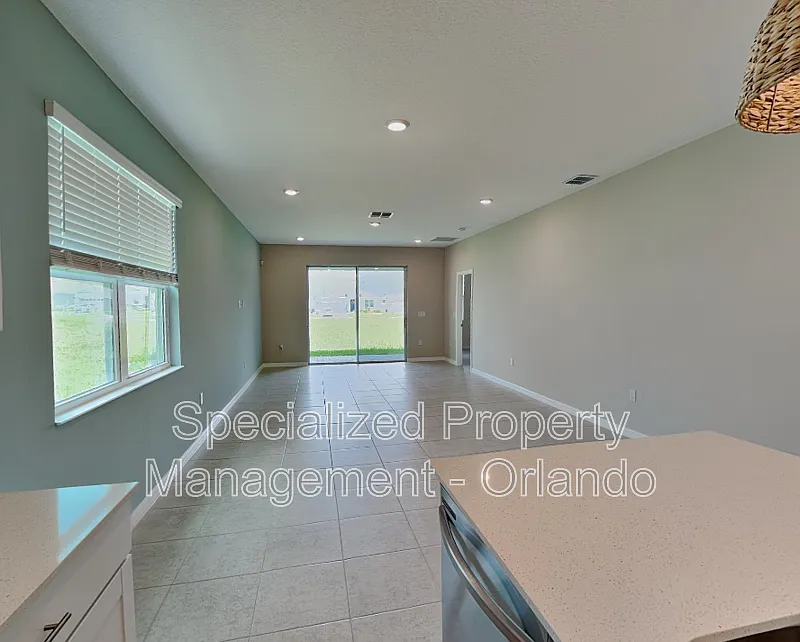3 bed, 2.0 bath, 1713 sqft, $1,950 — Photo 3