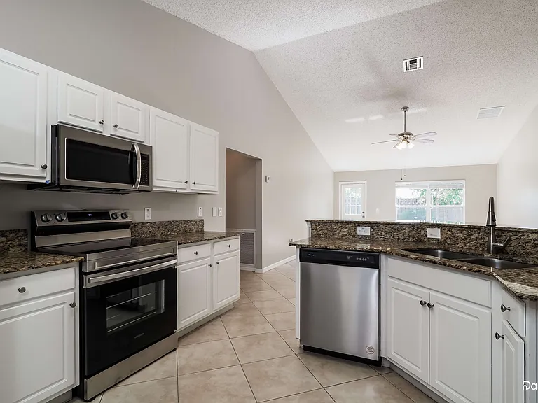 3668 SW Ballweg St — Photo 3