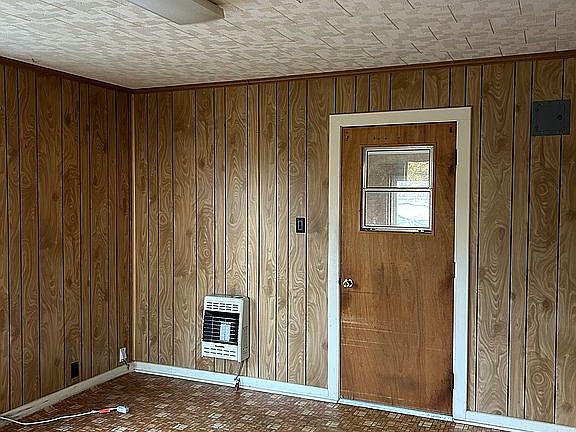 4th image of 595 Little Rd