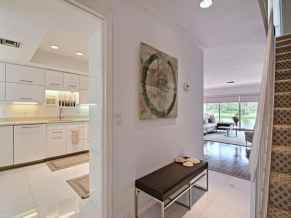 4th image of 300 Harbour Dr APT 501D