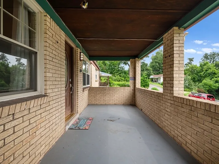 136 Wallace Ave #1 — Photo 2