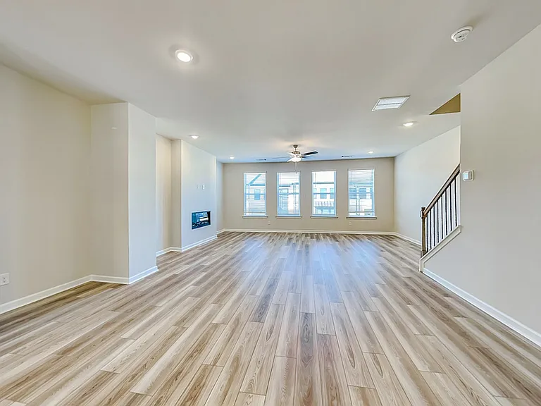321 Sammon Way — Photo 5