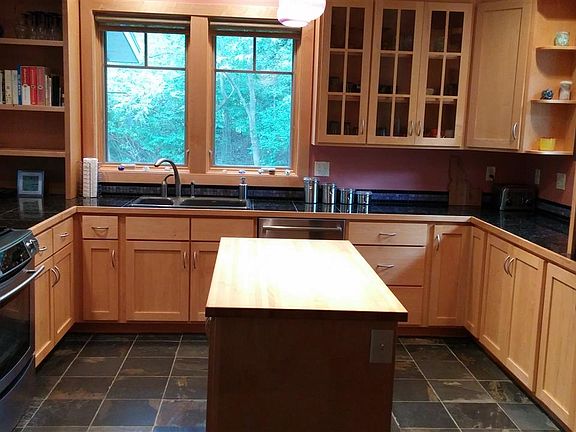 4th image of 171 Hilltop Ln