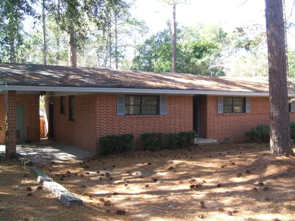1936 3rd St SE, Moultrie, GA 31768