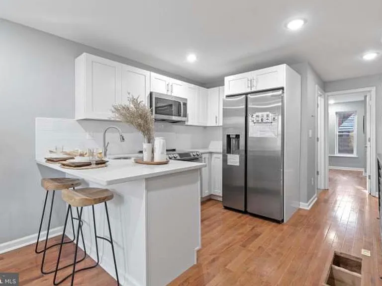 2231 Fernon St — Photo 2