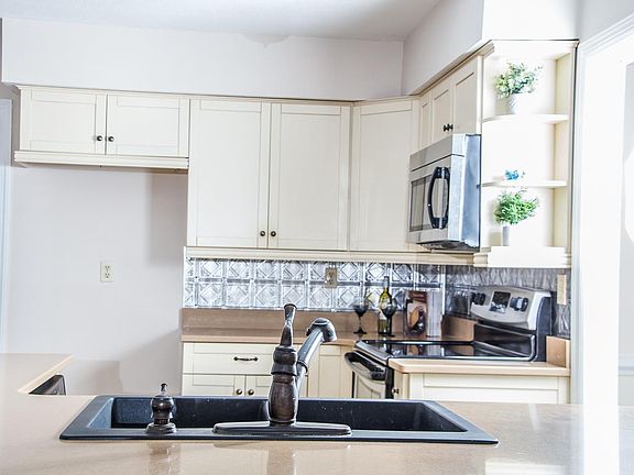 4th image of 3812 Shoreline Dr #1