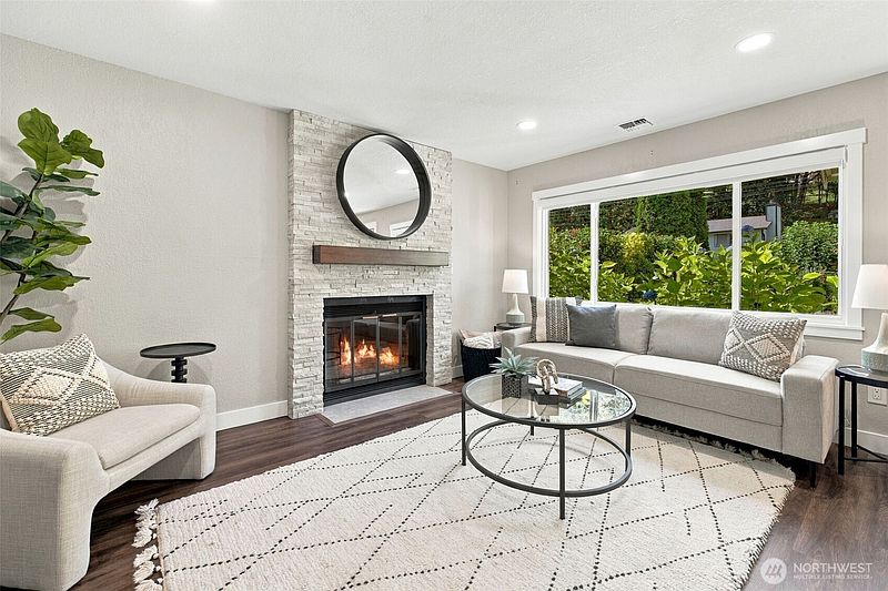 5th image of 6542 24th Avenue SW