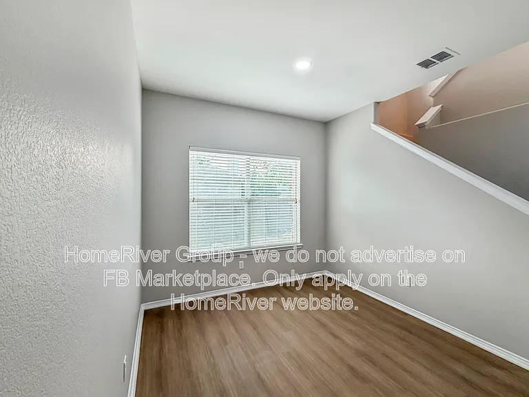 1072 Aviary — Photo 8