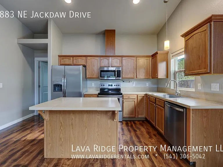 2883 NE Jackdaw Dr — Photo 6
