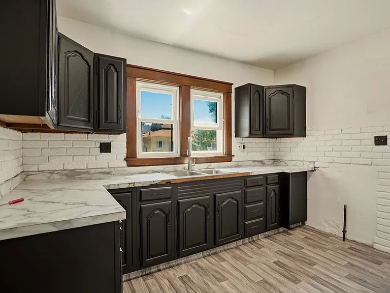 815 W Genesee Ave — Photo 6