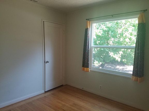 4th image of 1013 Amarillo Ave
