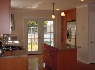 1018 Oldfield Rd, Fairfield, CT 06824