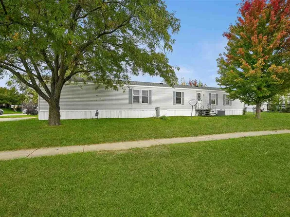 43 Golfview Ct #4, North Liberty, IA 52317