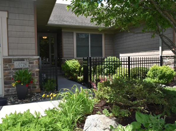 10726 Lyndale Bluffs Trl, Bloomington, MN 55420