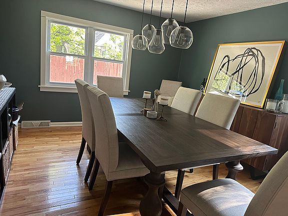 3rd image of 1585 Greenleaf Cir