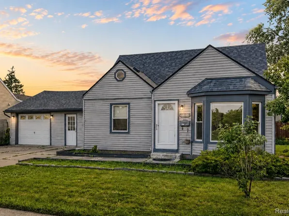 27860 Blum St, Roseville, MI 48066