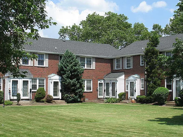 1488 Sheridan Dr — Photo 3