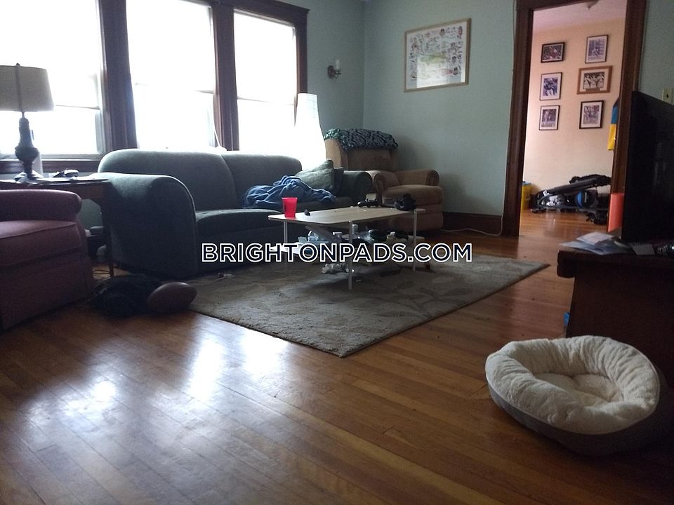1st image of 66 Falkland St #111