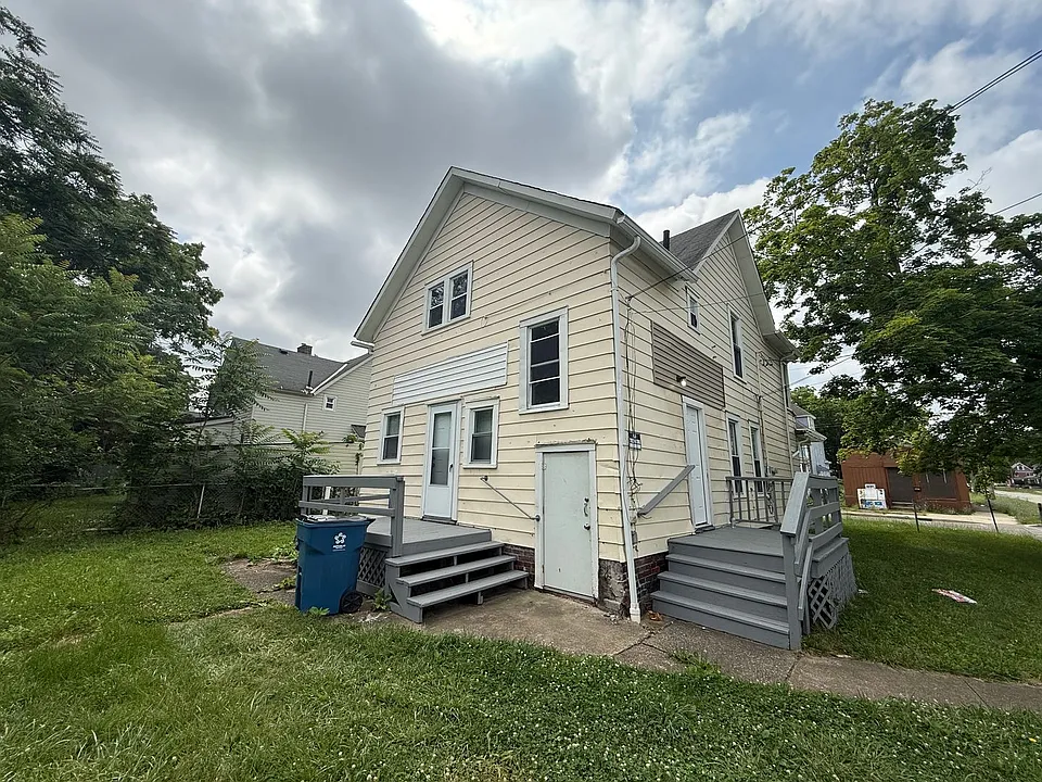 522 W 23rd St