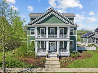 884 Blazing Star Rd, Grayslake, IL 60030