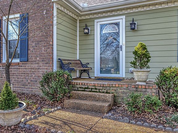 4th image of 709 Mockingbird Dr