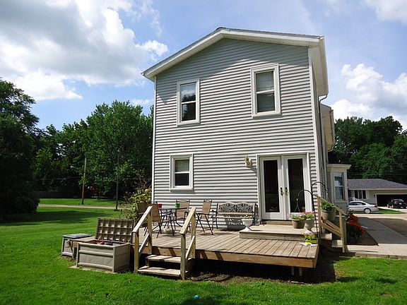 3rd image of 105 E Cottage Ave