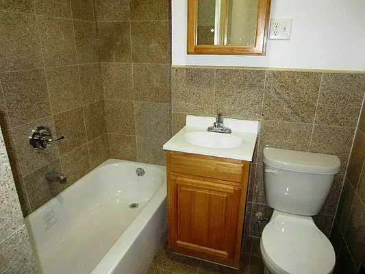 Rented by Universal Realty Group | media 3