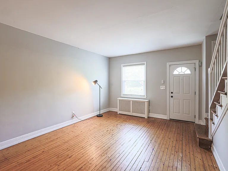 1011 W 42nd St — Photo 5