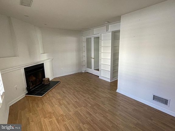 2nd image of 2135 N Taylor St #C