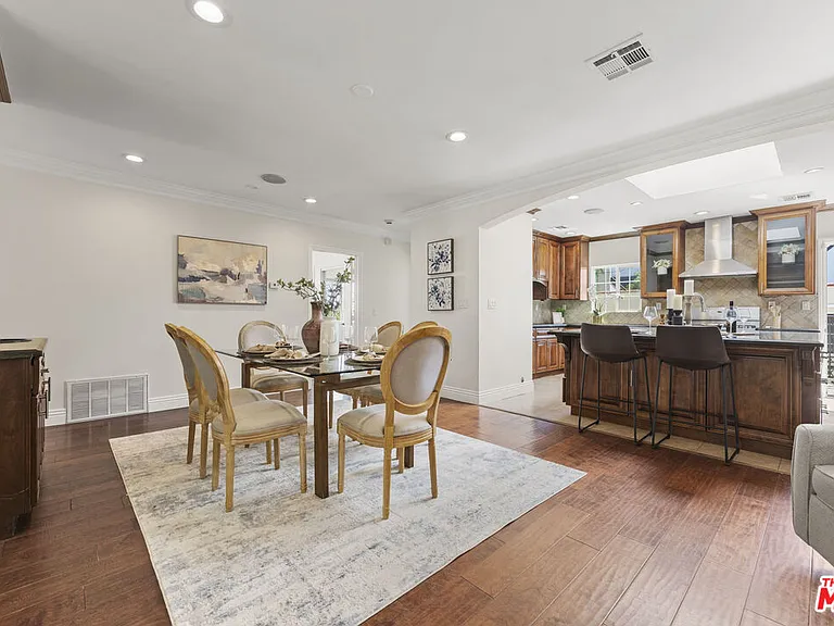 1114 S La Peer Dr — Photo 4