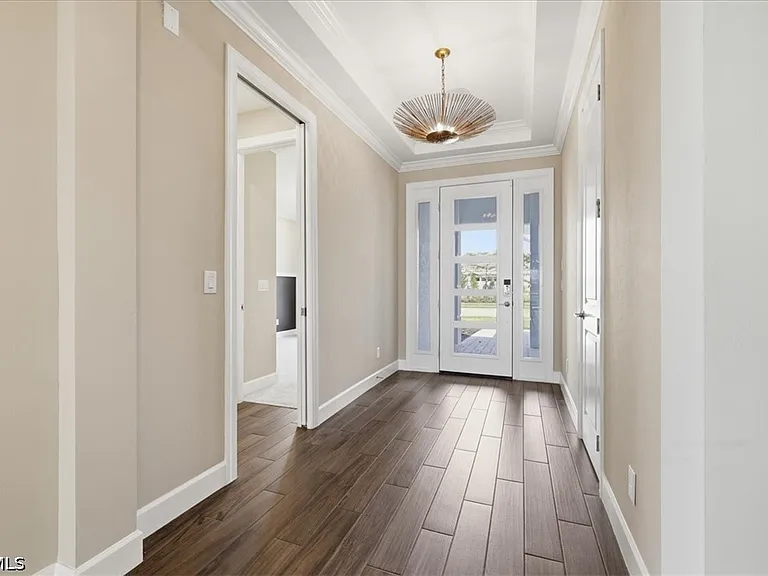 26801 Victoria Pl — Photo 2
