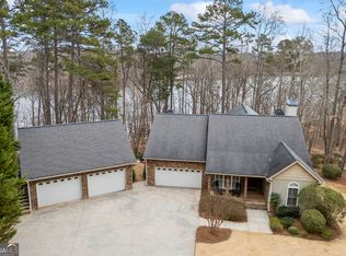 586 Shore Crest Dr, Martin, GA 30557