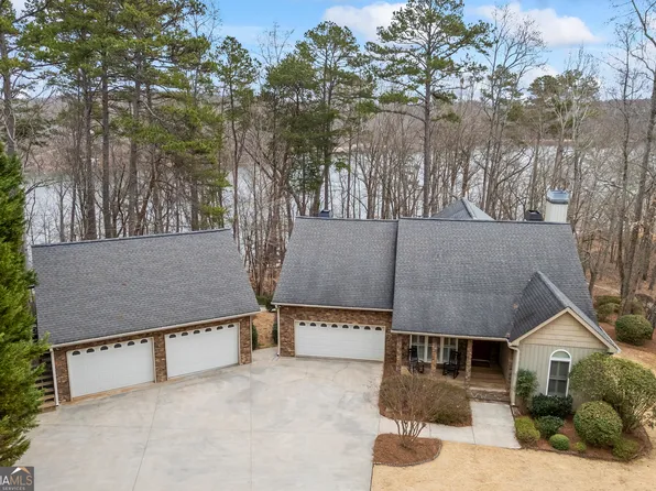586 Shore Crest Dr, Martin, GA 30557