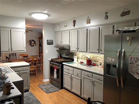 3rd image of 325 S Cedarwood Dr