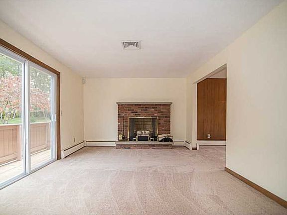 5th image of 60 Sycamore Dr