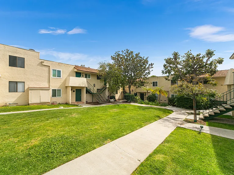 6481 Kanan Dume Rd — Photo 11