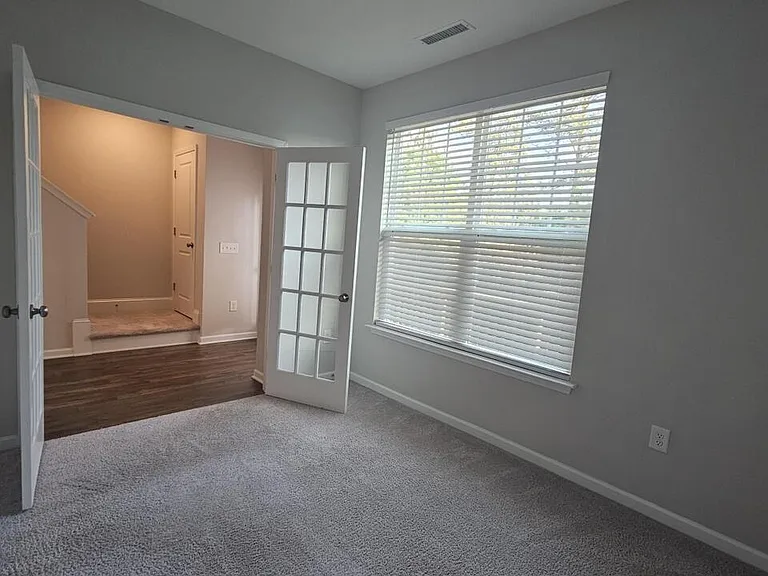 1038 Manorhaven Dr — Photo 33
