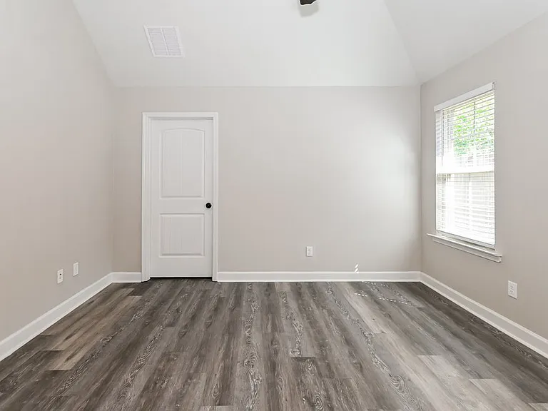 1405 Switzer Cv — Photo 10