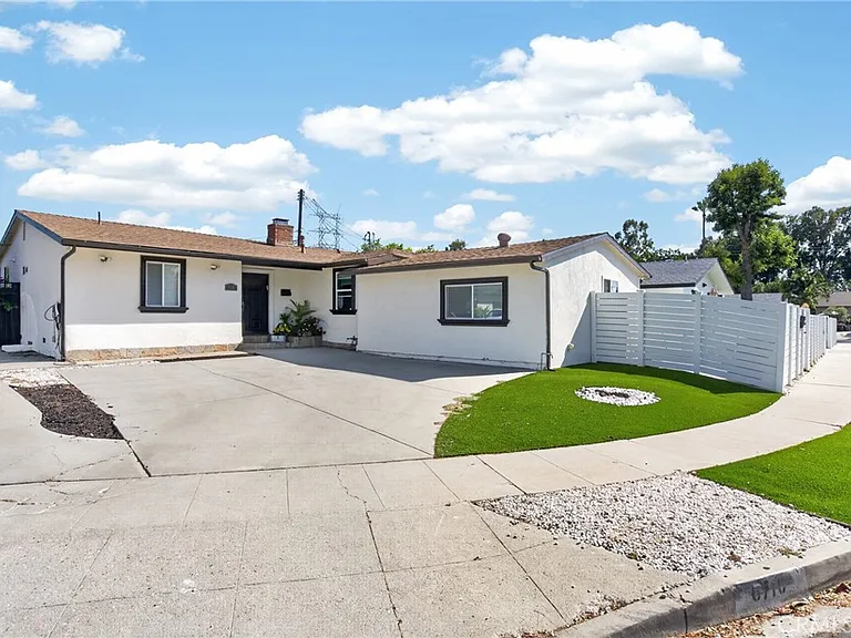 6710 Kurl Way — Photo 1