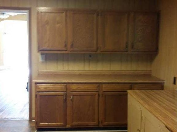 3rd image of 1600 Glade St
