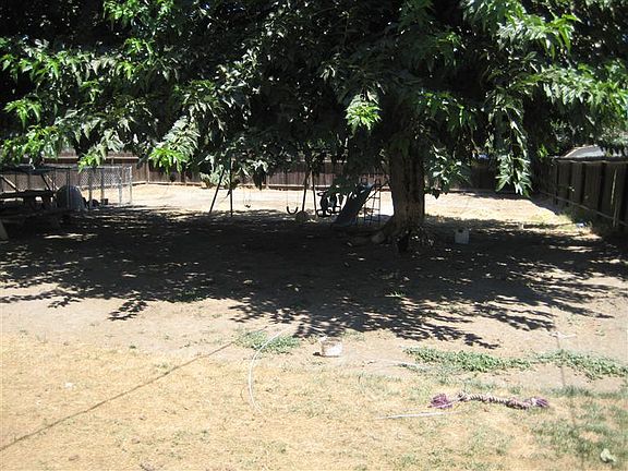 3rd image of 13934 Hood Ave