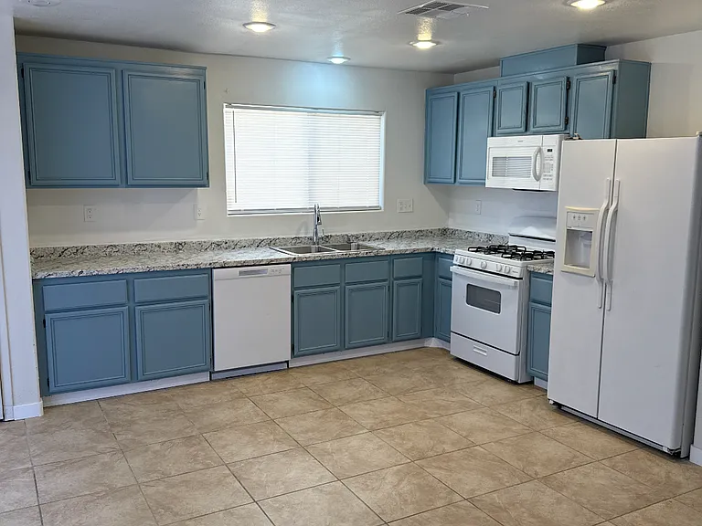 8613 Palomino Ranch St — Photo 5