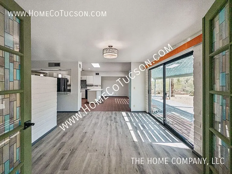120 E Magee Rd — Photo 15