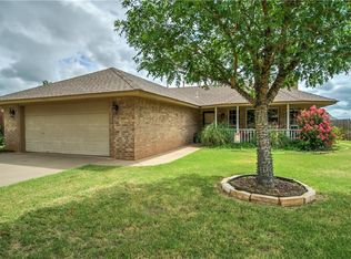 3019 Heatherwood Dr, Chickasha, OK 73018