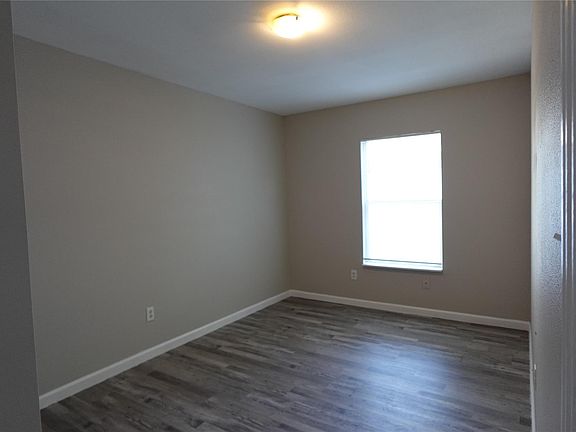 4th image of 7806 Beckley St Ste B