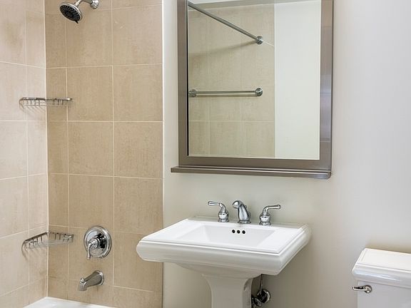 4th image of 400 W 55th St APT 3G