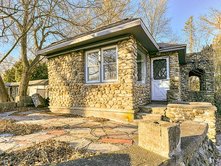 19 Innis Ave — Photo 23