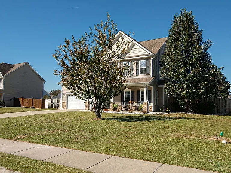 218 Maidstone Dr — Photo 2