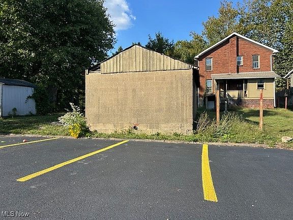 4th image of 1112 Wheeling Ave